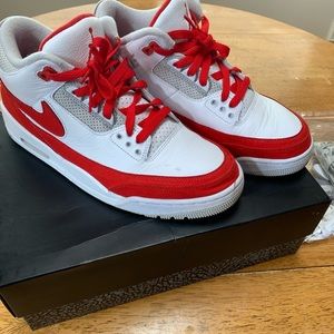 Jordam 3 Tinker Hatfield’s size 9.5